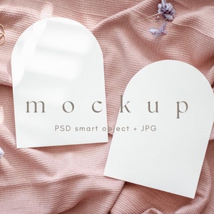 Dubbele boog uitnodiging mockup, moderne twee bloemen boog kaarten mock up 5 x 7 inch blozen