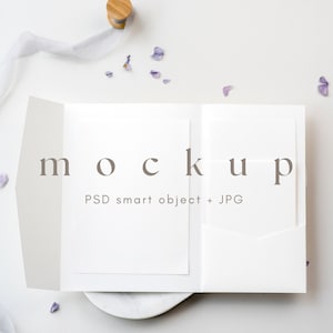 Pocketfold Invitation Mockup Suite, busta tascabile mockup bianca minimalista