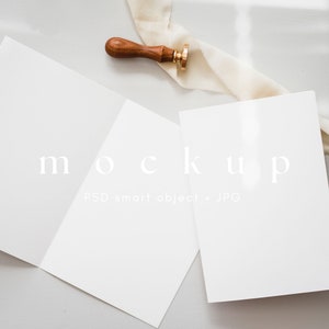 5 x 7 gevouwen kaart mockup, gevouwen bruiloft programma mockup, boekje mockup, minimalistische kaart mockup, uitnodiging mockup, bruiloft mock up stationair