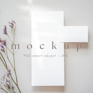 4 x 9 menukaart en plaats kaart mockup, bloemen bruiloft menu, moderne bruiloft diner menu en zitplaatsen kaart mockup, eenvoudige bruiloft menu mockup