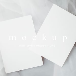 Bruiloft uitnodiging Mockup Suite 5x7, twee kaart minimalistische wenskaarten Mock up, dubbele lege kaart Mockup, PSD slim object + JPG