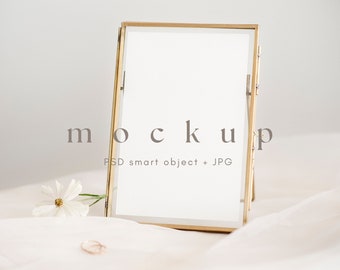 5x7 Gold Frame Mockup / Blank Minimalist Golden Frame Mockup