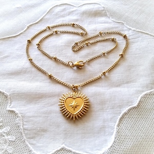 golden sacred heart necklace, ex voto necklace, sacred heart jewelry, lucky charm jewelry, virgin mary necklace, ex voto pendant