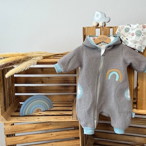 Costume baleine brodé, grandit en double taille et doublé taupe