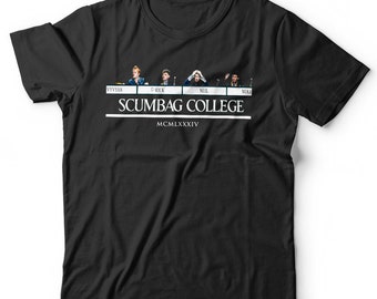 The Young Ones Scumbag Collage Image Tshirt Unisex Grappig Vintage Retro Komedie Korte mouw Ronde hals Classic Fit 100% Katoen