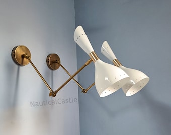 Coppia di applique da parete italiane in ottone di metà secolo: lampada a spina Diabolo bianca