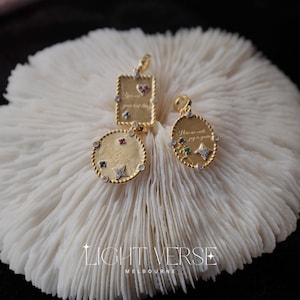 Love Letter Anhänger – 18K Massives Gold mit Diamant/Smaragd/Rubin/Saphir Fassung, Geschenk für Sie, Dich selbst oder geliebte Menschen, Valentinstagsgeschenk
