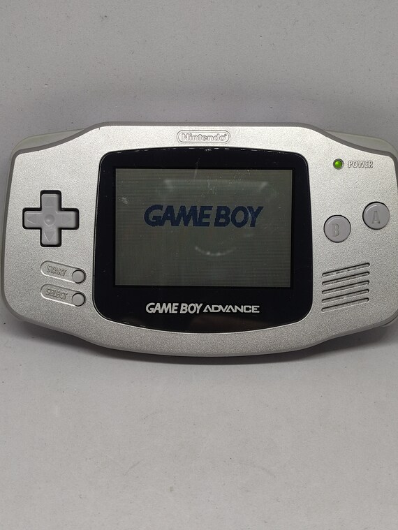 GameBoy Advance System Platinum Silver - Limited Edition