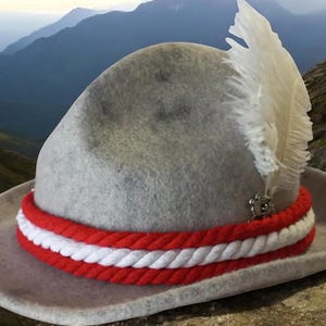 Felt hat &quot;Tom&quot;, light grey fedora hat, Austrian cords red white red - perfect companion for mountain tours, hikes and leisure