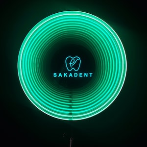 Infinity spiegel ronde LED-wandlamp, geometrische RGB kleur veranderende wanddecoratie, eindeloze magische verlichting op maat handgemaakte Infinity spiegel