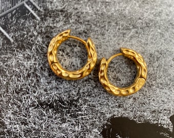 Sculptural Chunky Hammered Earrings, Classic Versatile Hoop Earrings, 18K Gold Power Strong Huggies, Perfect for Everyday