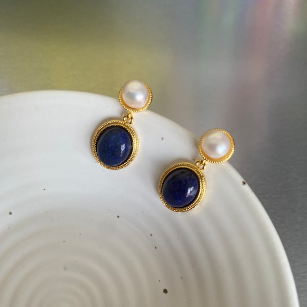 Boucles d'oreilles pendantes en perles de lapis-lazuli bleus, boucles d'oreilles en perles de coquillages blancs pour femmes, boucles d'oreilles en pierres précieuses bleues faites main, or 18 carats