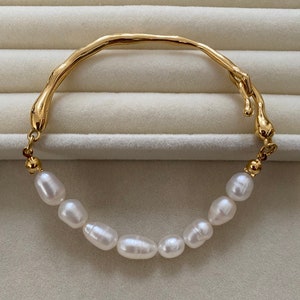 Elegant Korean Freshwater Pearl Bracelet with 18K Gold Clasp - Lustrous Bangle for Her