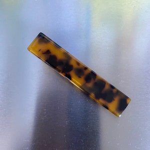 Tortoiseshell Hair slides in glitter acrylic finished.