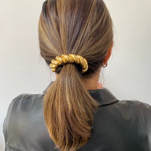 Gold Hair Cuff, Twisted Ponytail Holder, Croissant Hair Accessory, Glossy Metal Hair Tie, 18K Gold Hair Cuff, Stylish Hair jewelry