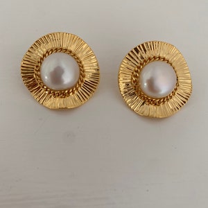 Large Straw Hat Freshwater Pearl Stud Earrings, Korean Style Giant Pearl Statement Earrings for Her. 18K gold Plated and Perfect for Summer