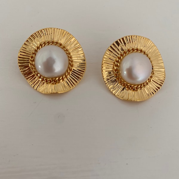 Large Straw Hat Freshwater Pearl Stud Earrings, Korean Style Giant Pearl Statement Earrings for Her. 18K gold and Perfect for Summer