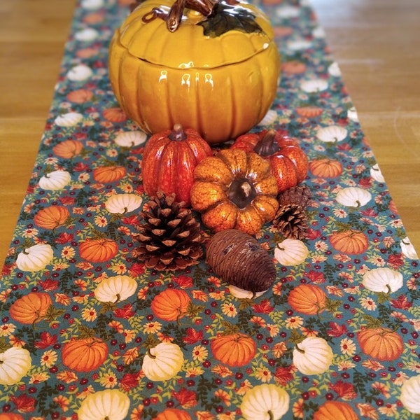 Chemin de table motifs citrouilles et feuilles d'érable