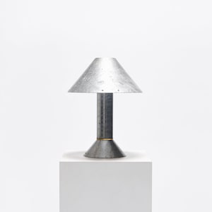 Ron Rezek, lampade da tavolo in zinco “4200”, Stati Uniti, 1980