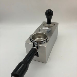 Solid tamper station D68mm made of aluminum for portafilter of an espresso machine, e.g. as a gift