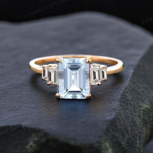 Anillo de bodas de aguamarina de corte radiante, anillo de compromiso nupcial de oro amarillo de 14 k, delicado regalo art déco, joyería personalizada para mujer.