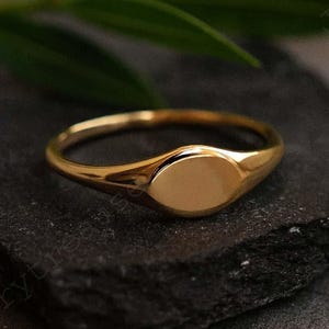 Solid 14k Gold Engravable Signet Ring, Minimalist Gold Ring, Small/Tiny/Dainty Gold Ring, Delicate Customizable Gold Ring, Gift For Her