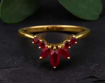 14K Solid Gold Rubin Marquise Bandring, minimalistische Rubin Ehering, Zarte Rubin Stapelring, Rubin Gebogene Ehering, Roter Stein Band