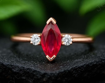 Marquise Rubin Ring, Juli Geburtsstein, Zarter Ring, Gelb Gold überzogener Rubin Ring, Gold Rubin Ring, Geschenk für sie, Minimalistischer Ring