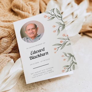 Può includere: Un biglietto di memoria bianco con un design floreale e una foto di un uomo. Il biglietto recita "In memoria di Edward Blackburn 03.12.1948 - 07.16.2023 Sabato 5 agosto 10:00 Il tuo servizio funebre 1234 Via, Città, Stato"