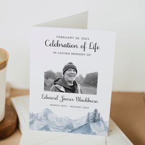 Begrafenisprogramma voor de mens, overlijdensberichtsjabloon, rustiek, buitenshuis, berg, herdenkingspamflet, orde van dienstboekje, viering van het leven