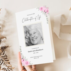 Programma funebre rosa per donna, libretto di celebrazione della vita, modello di necrologio floreale, carta di servizio commemorativo, ordine modificabile degli eventi, CF57