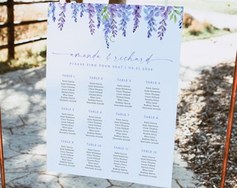 Puede incluir: Un plano de asientos de boda con un fondo azul claro y un diseño floral morado. El gráfico enumera los nombres de los invitados asignados a cada mesa. El texto en la parte superior dice "amanda & richard PLEASE FIND YOUR SEAT | 03.21.2024".
