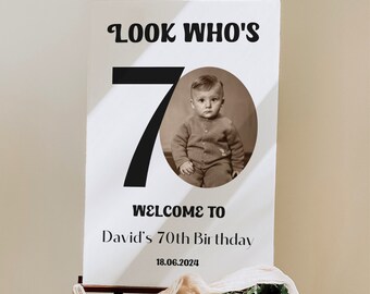 70. Geburtstag Foto Display Poster, Look Who's Turning Seventy Schild, Geschenk Großeltern, Party Deko Ideen, Staffelei Display Board, Willkommensschild