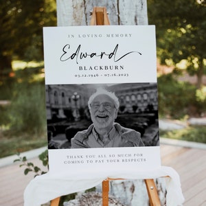 Puede incluir: Un cartel conmemorativo en blanco y negro con el texto "En memoria cariñosa Edward Blackburn 03.12.1946 - 07.16.2023" y el texto "Muchas gracias a todos por venir a presentar sus respetos".