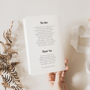 Peut inclure: Une carte blanche avec du texte noir. La carte pr&eacute;sente un po&egrave;me intitul&eacute; "L'&Eacute;toile" et un message de remerciement de la famille Blackburn. Le po&egrave;me parle d'une &eacute;toile qui brille dans le ciel, symbolisant un &ecirc;tre cher qui est d&eacute;c&eacute;d&eacute;. Le message exprime sa gratitude pour le soutien et la sympathie re&ccedil;us pendant une p&eacute;riode difficile.