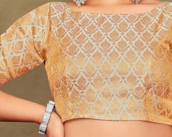 Camicetta in seta Chanderi dorata: scollo a barca, maniche al gomito