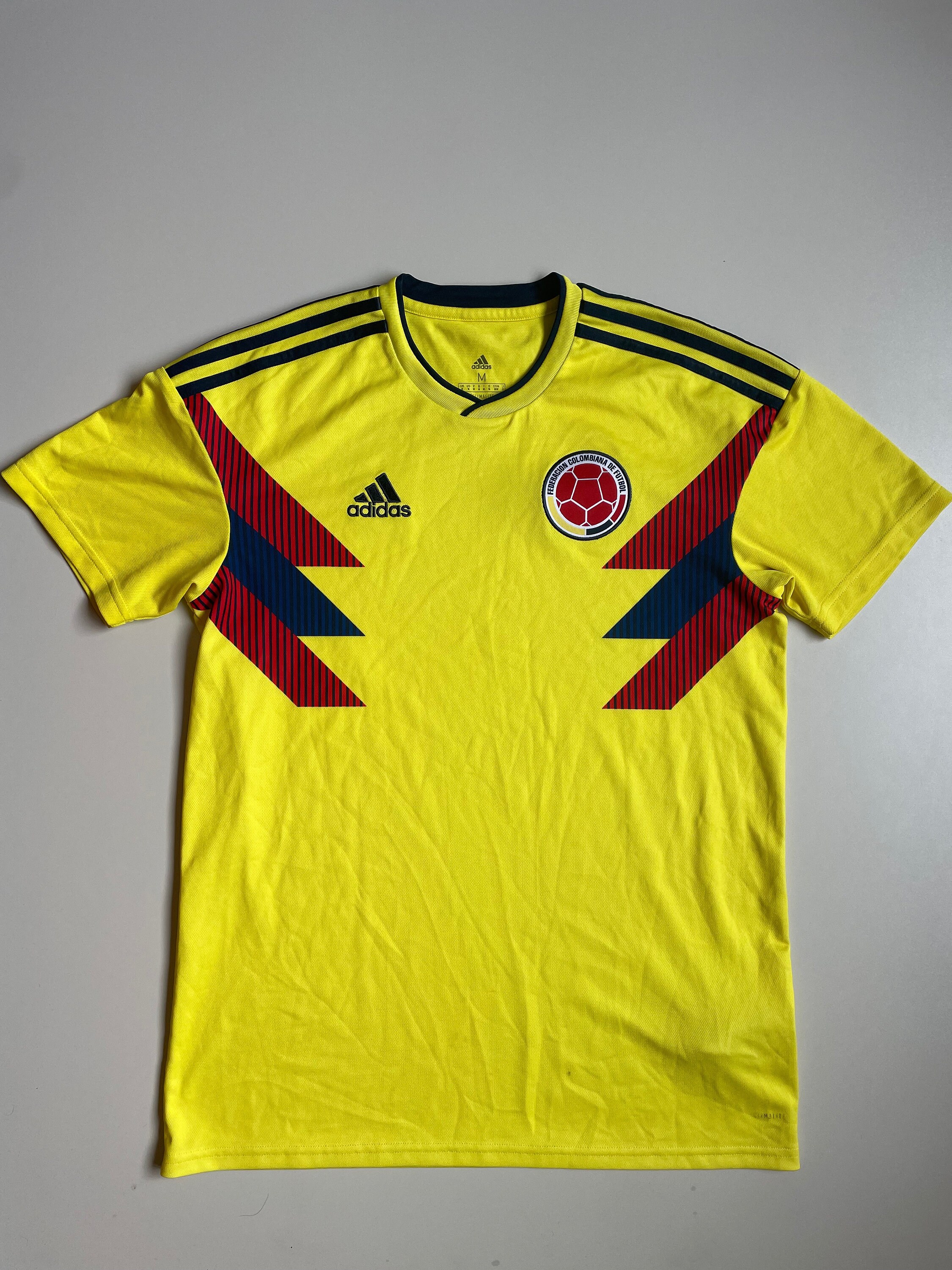Men's Adidas James Rodriguez Yellow Colombia National Team 2022/23 Home Replica Player Jersey Size: Extra Large