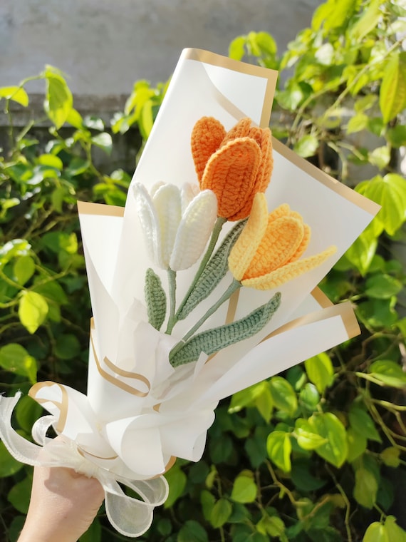 Gift for mom, crochet tulip flower, crochet bouquet, gift for mom, gift for girlfriend, forever flower for friend, birthday gift
