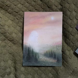 Postal/Mini Impresión "Mientras se pone el sol" - Espíritu sobre el bosque nuboso - Ilustraciones en acuarela, Arte mágico, Arte forestal