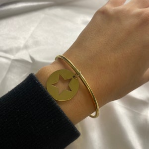 golden stainless steel bangle with charm étoile dans rond L