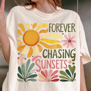 Forever Chasing Sunsets Png, Boho Foral PNG, Letnie Wzory Sublimacji, Retro Lato Png, Instant DIGITAL, Koszulka Plażowa Png, Zachody Słońca Png