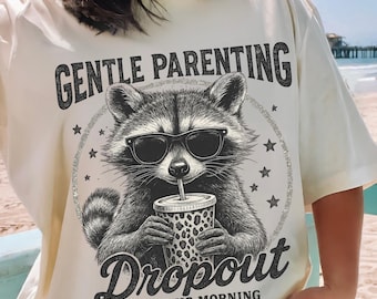 Uitval van zacht ouderschap png, grappige moeder, vermoeide ouder humorontwerp, shirtsublimatieontwerpen Mom Life png, trendy moederontwerp, wasbeer png