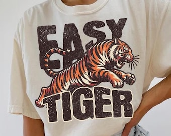 Trendiges Retro T-Shirt Design - Lustiges Zitat PNG mit Tiger Grafik - Humorvoller Druck für Sublimations- und DTG-Druck - Vintage Mädchen zum Ausdrucken