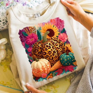 Fleurs d&#39;automne citrouilles Png, Sublimation de chemise d&#39;automne florale bohème, ambiance girly d&#39;automne Png, coup de pinceau automne preppy Png, saison citrouille rose Png