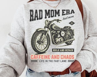 Maman png, Rad Mom Era Png, T-shirt maman tendance Png, Maman cool png, Caféine et chaos png, Sublimation maman avant-gardiste, maman tout-petite png, maman png