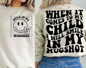 Wenn es um mein Kind geht, werde ich in meinem Mugshot Png lächeln, Mama Schneidedatei, Mama Png, Mama SVG, Mama Shirt, lustiges Zitat Png, Erwachsenen Humor