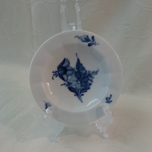 ROYAL COPENHAGEN Blue Flower Porcelain BUTTER Dish Number 8554. 9.5cm.