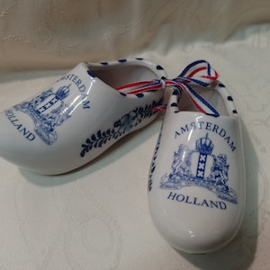 Vintage Pair DELFT BLUE and White DUTCH Shoes/Clogs. Amsterdam Holland. Porcelain. Hand Made. Netherlands. Delfts Blauwe Kleu. 12cm