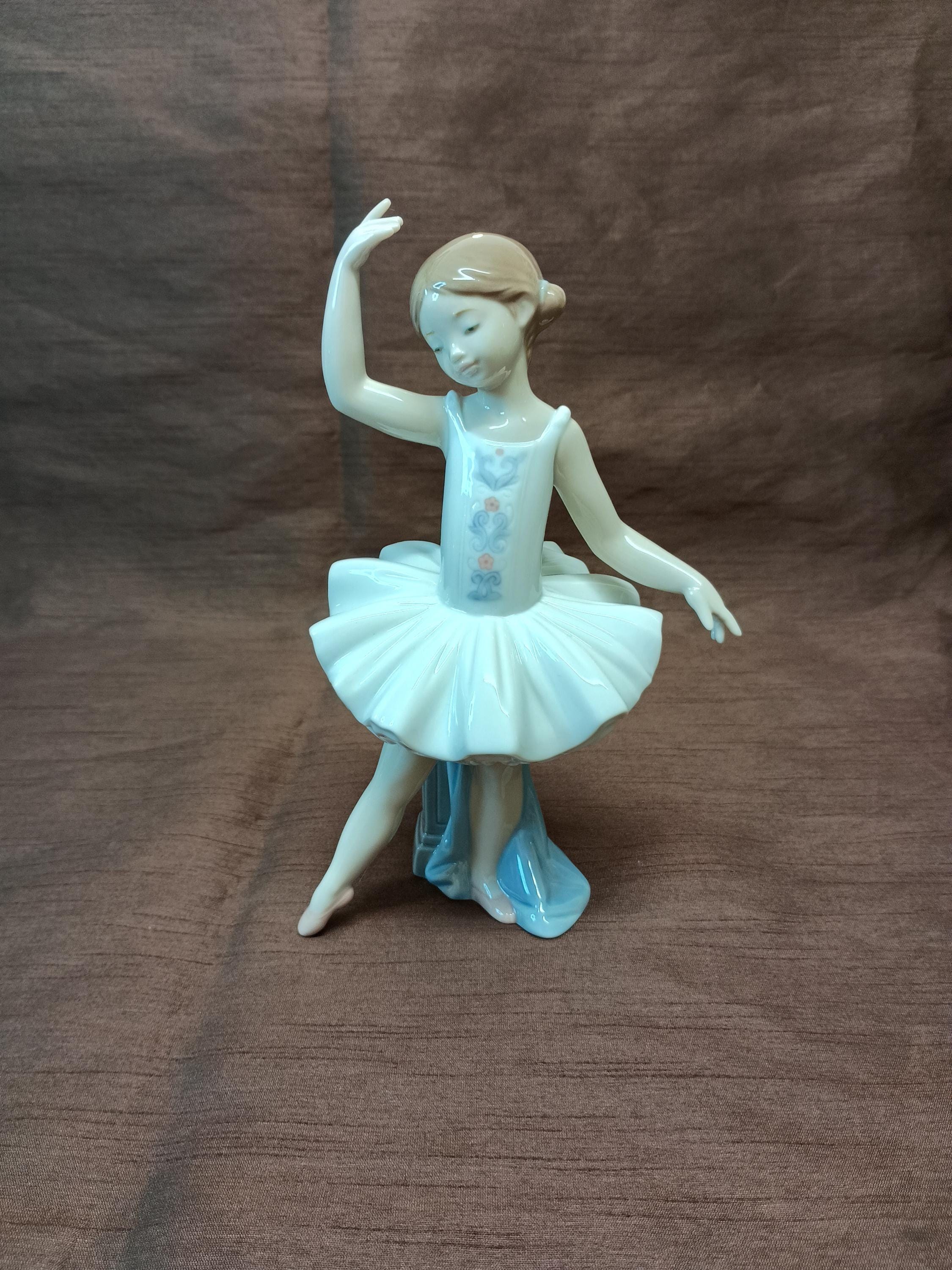 RARE Vintage Lladro 8126 Little Ballerina Figurine Glazed