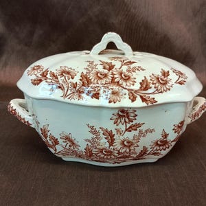 Vintage Floral 'Daisy' motif Transfer Print Tureen / Serving Dish / Casserole, PEARSON POTTERY Hanley. 20cm